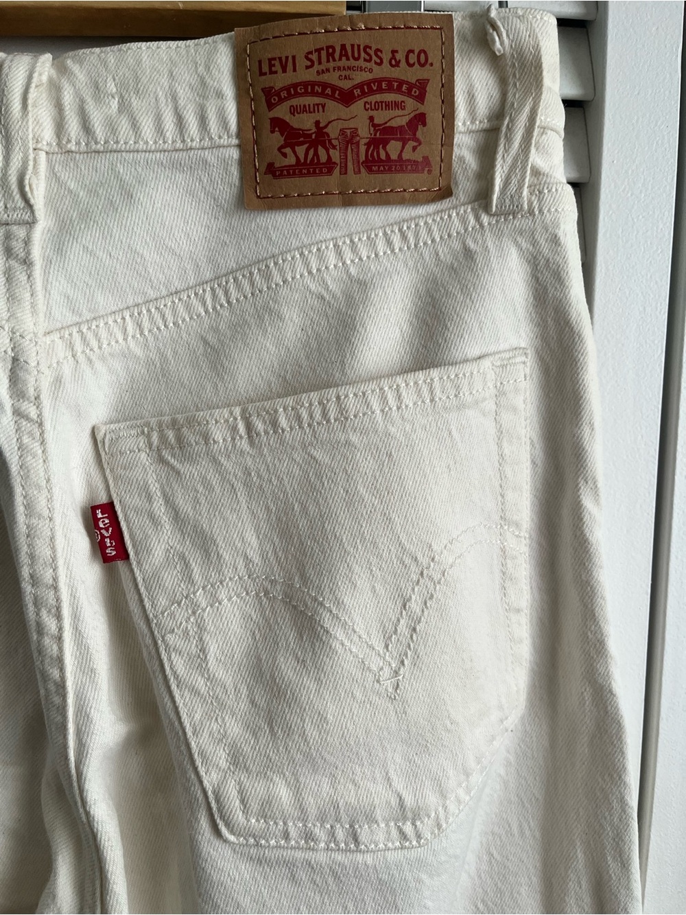 Levi’s Ribcage Straight Ankle Jeans Cream Off-White Copper Rivets Size 26 / 26 L